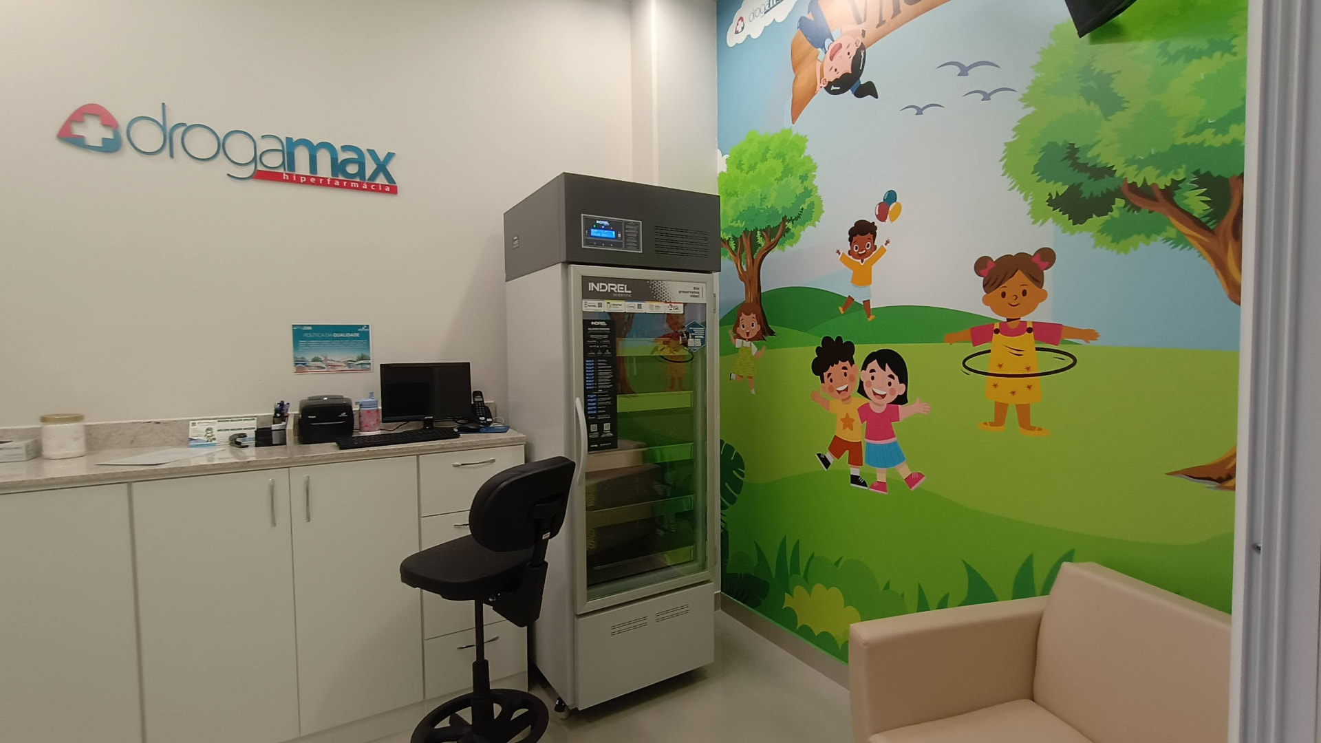 Ambiente de atendimento infantil com decoração temática